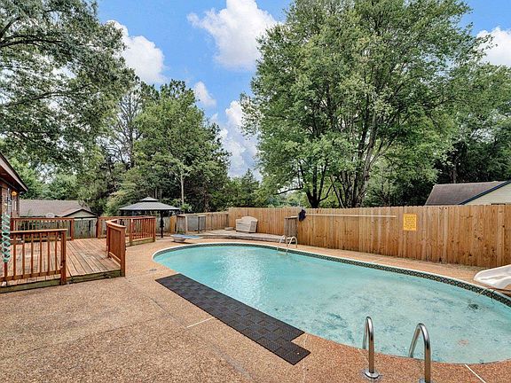 4th image of 2323 E Lake Oaks Dr