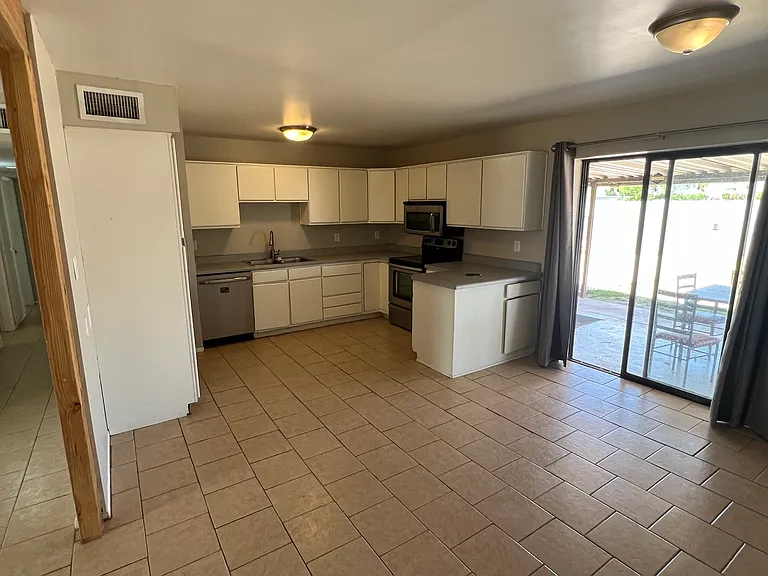 8424 E Palm Ln — Photo 6