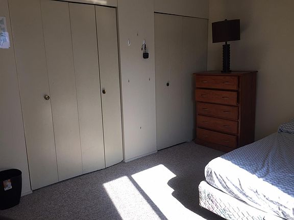 4th image of 526 Linden St