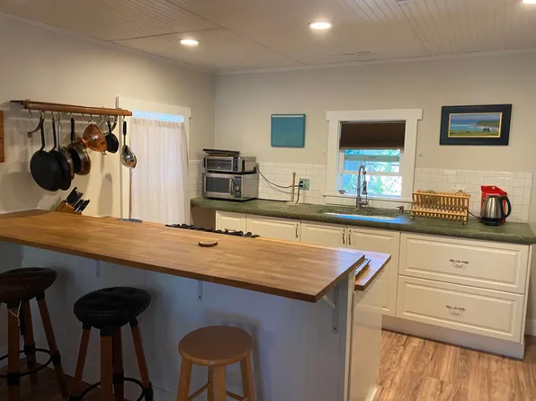 Alvarado, 115-119 N Alvarado St, Ojai, CA 93023
