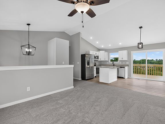 4th image of 122 Belmont Ct