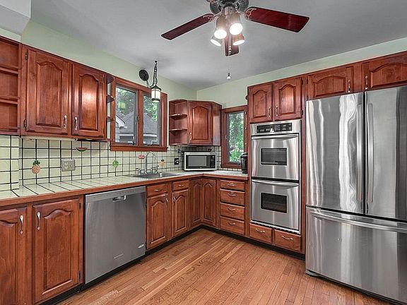 5th image of 348 Pinewood Dr