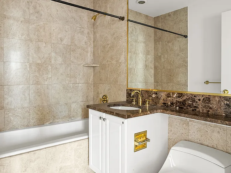 220 Riverside Blvd #20U — Photo 6