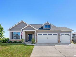 7 William Ct, Le Claire, IA 52753