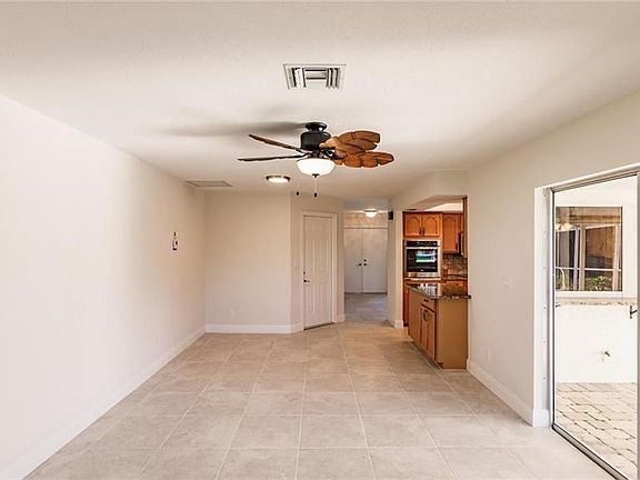 5th image of 1126 SW 54th Ln