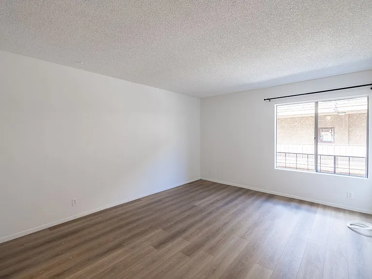 Welcome to Sherman West Apartments — Photo 16