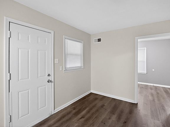 4th image of 880 Craigwood Dr