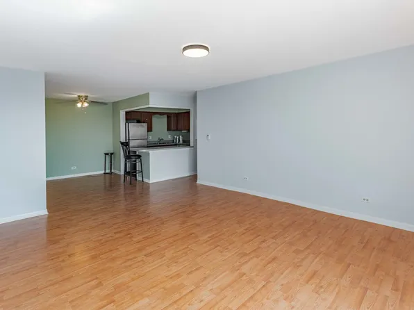 7449 Washington St APT 602, Forest Park, IL 60130