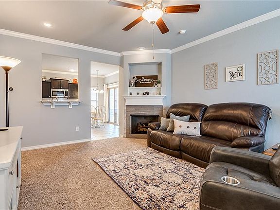 3rd image of 411 W Laurel Ave
