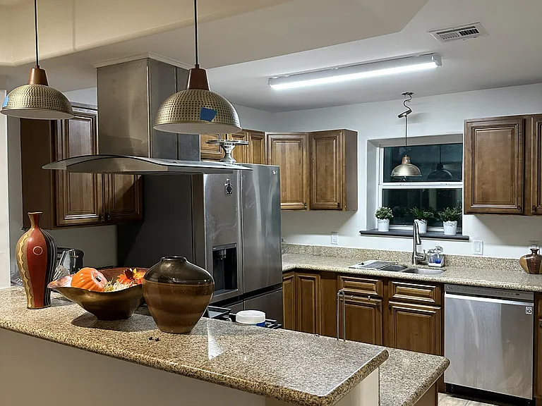 4120 Saint Bernard Ave — Photo 5