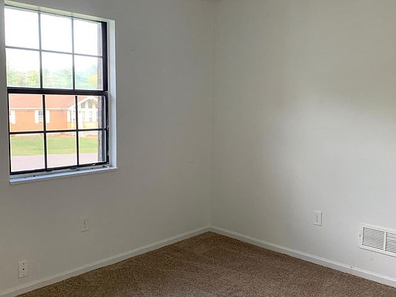 4th image of 559 Oak Dr