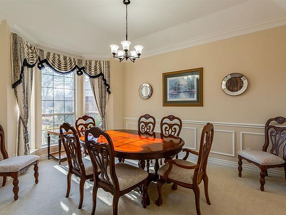 4th image of 1013 Sleepy Hollow Ct