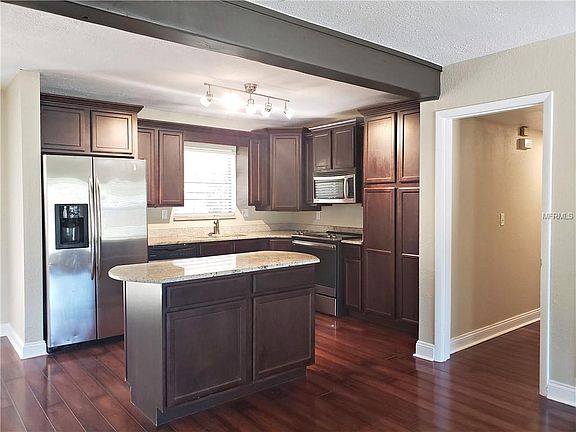 3rd image of 1207 Corbett Ln