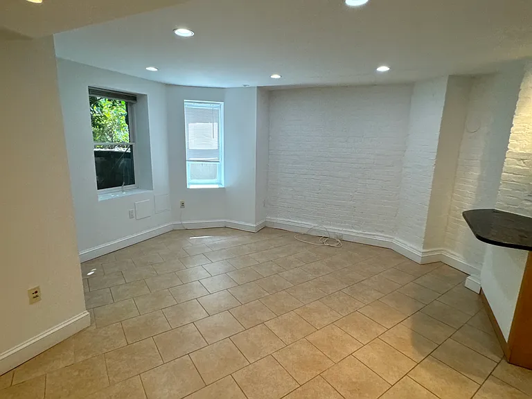 672 Maryland Ave NE #A — Photo 2