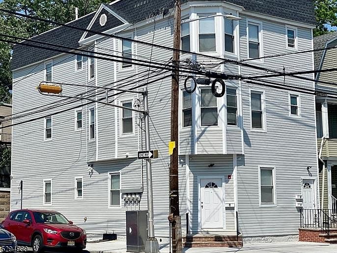 1st image of 473 Avon Ave Floor 3