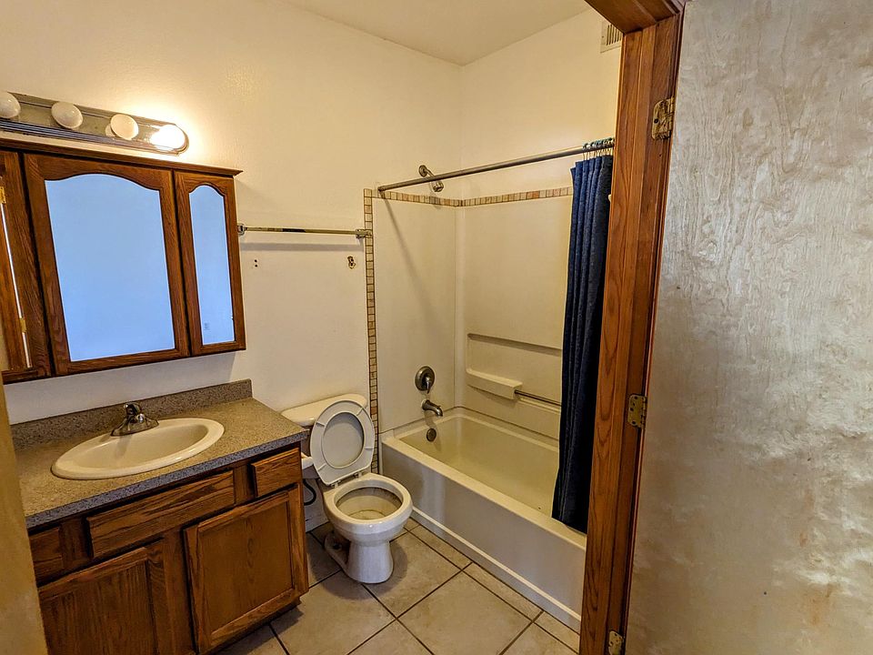 2nd image of 223 Cornell Dr SE #B