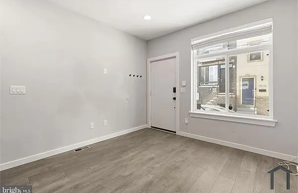 4 bed, 2200 sqft, $3,300 — Photo 3