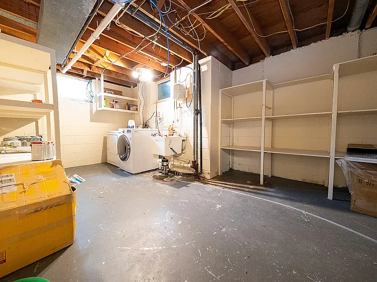 2416 Queens Dr — Photo 29