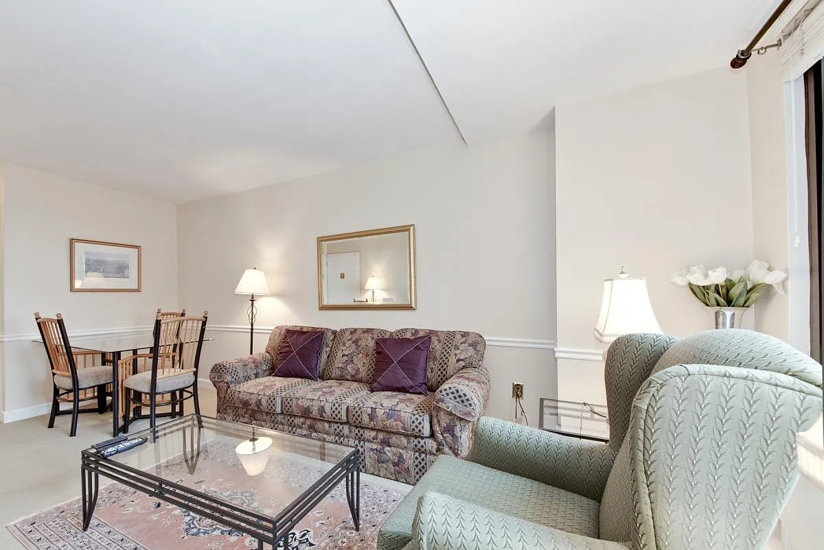 1021 Arlington Blvd — Photo 3