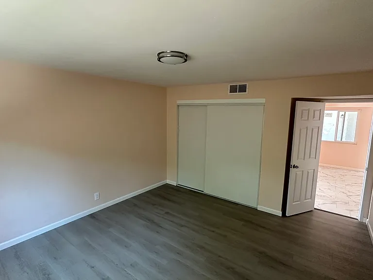 521 N Hemet St — Photo 9