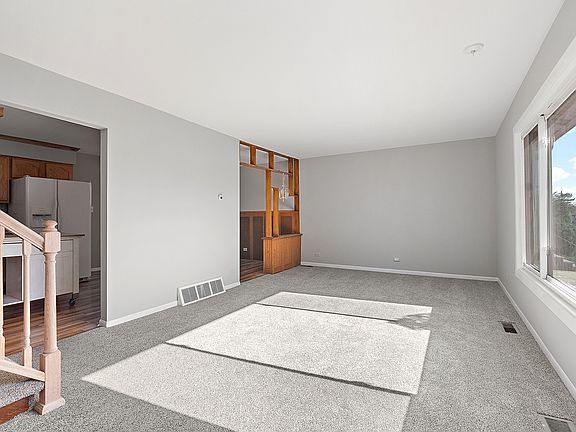 4th image of 5712 Chaucer Dr