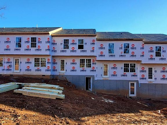 3rd image of 928 Virginia Ave