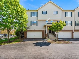 323 Evergreen Cir, Gilberts, IL 60136