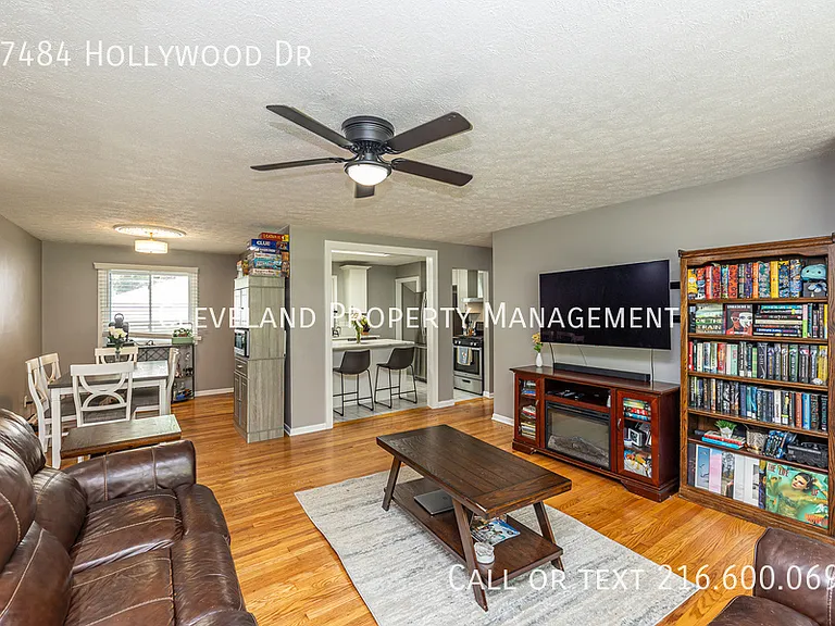 27484 Hollywood Dr — Photo 8