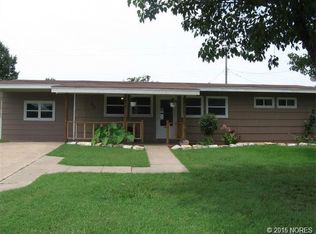 413 Meadowbrook Ln, Bartlesville, OK 74003