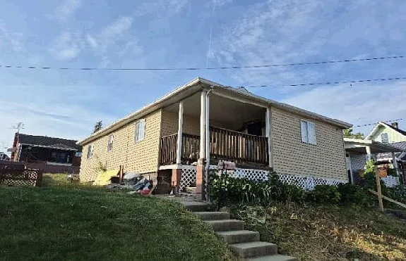 1102 Lawton St photo 1
