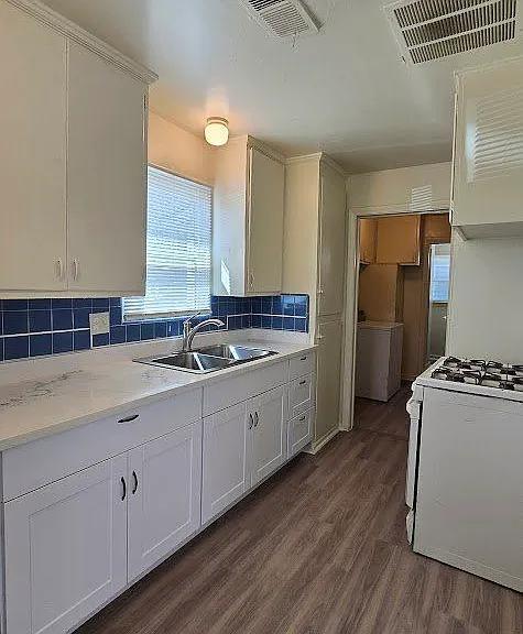 3351 E Clinton Ave — Photo 5