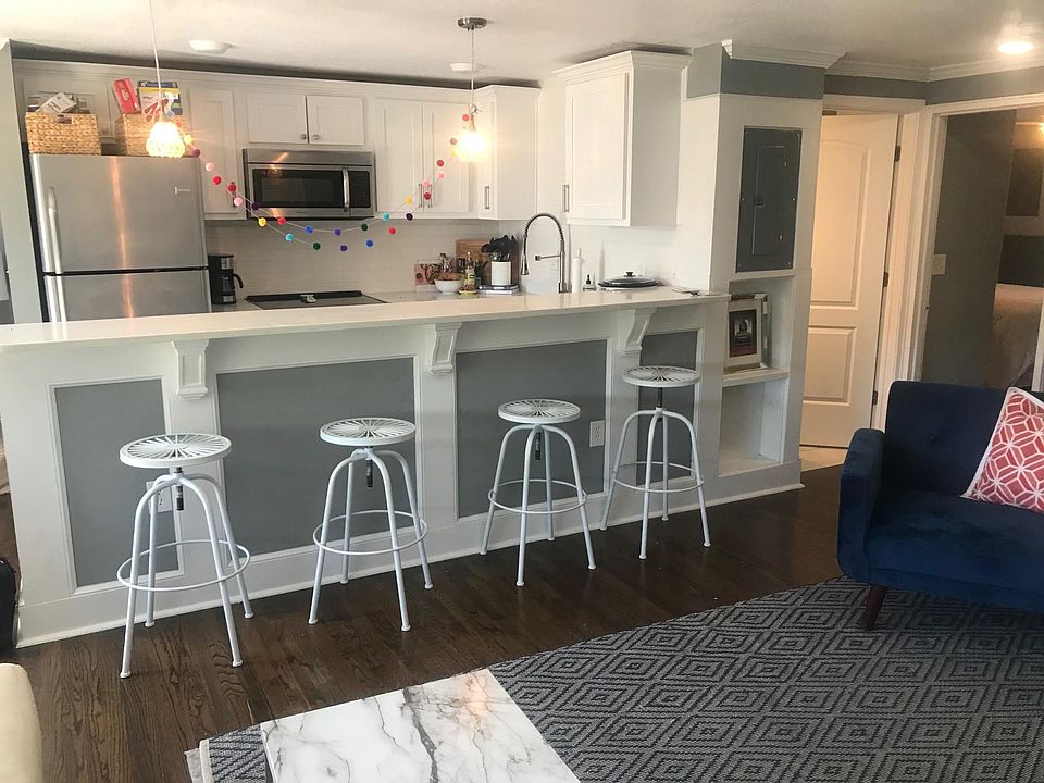 1st image of 1100 W 45th St #4