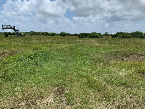 64 Falcon Way, Palacios, TX 77465