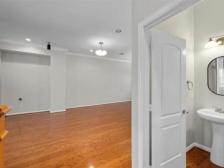 1614 Stuart St — Photo 11