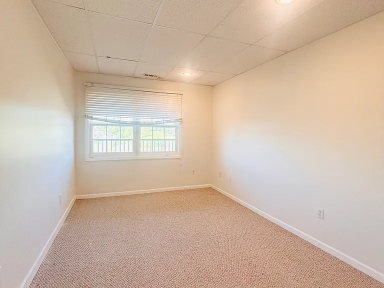 124 Donna Ave — Photo 2