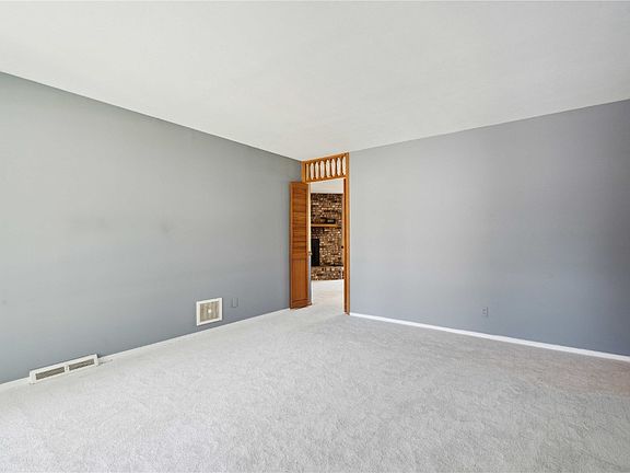 4th image of 777 W Marion St
