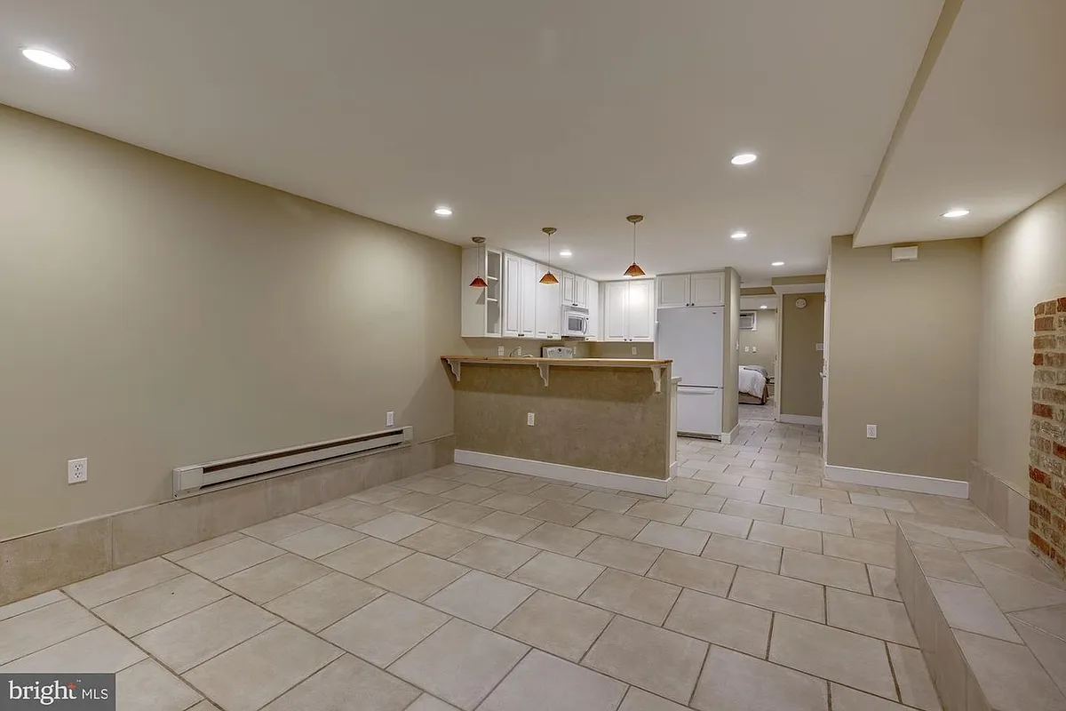 Photo 2 of 7 - 243 8th St NE #2 - Washington, DC Building Photo - 243 8th St NE #2