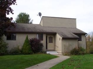 8 Charleston Grn, S Burlington, VT 05403