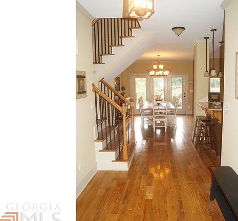 3rd image of 118 Ashwood Point