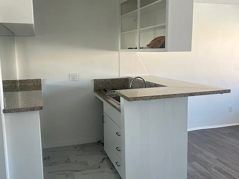 1612 S Gladys Ave #H — Photo 6