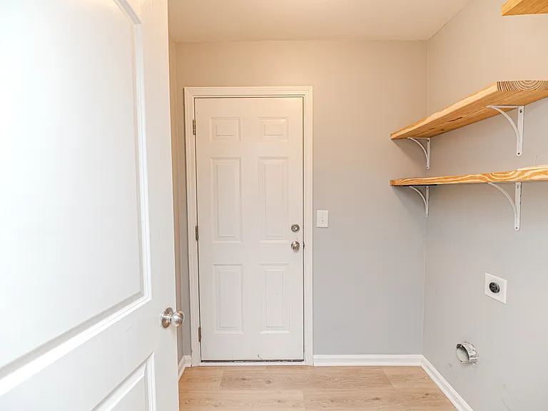 2441 Westgate Dr — Photo 7