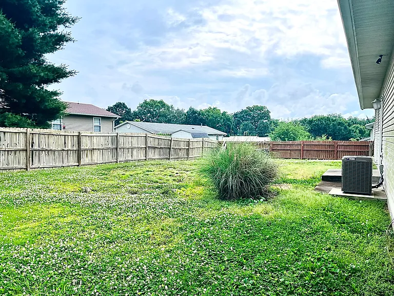 1038 Clark St — Photo 3