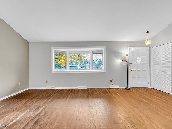 4th image of 24556 Mitchell Dr