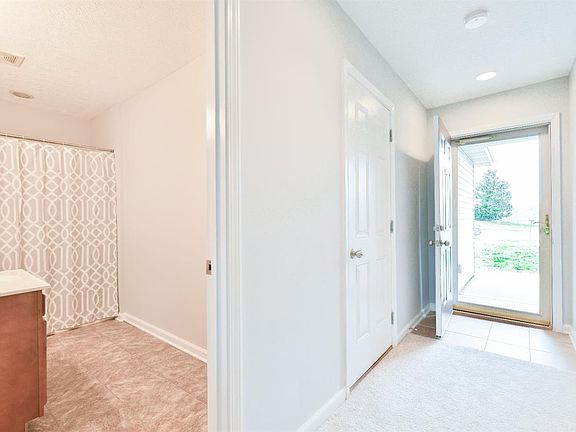 4th image of 111 Erica Dr