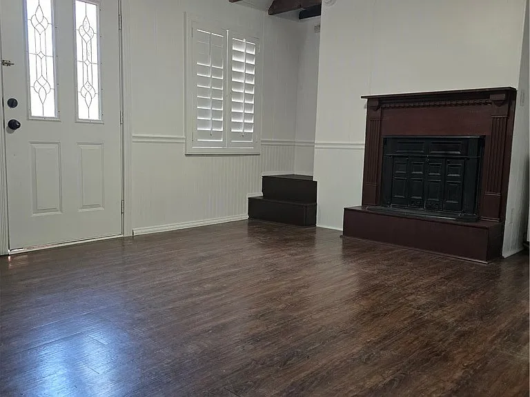 22903 Laurel Ln — Photo 2