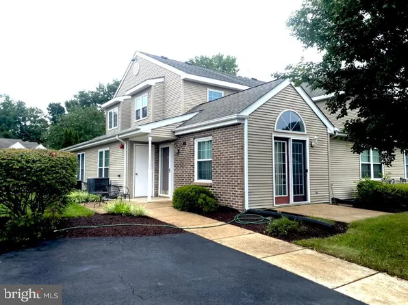 2 Cartwright Ct, Wilmington, DE 19804