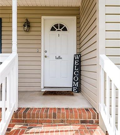 4th image of 109 Gold Finch Ln