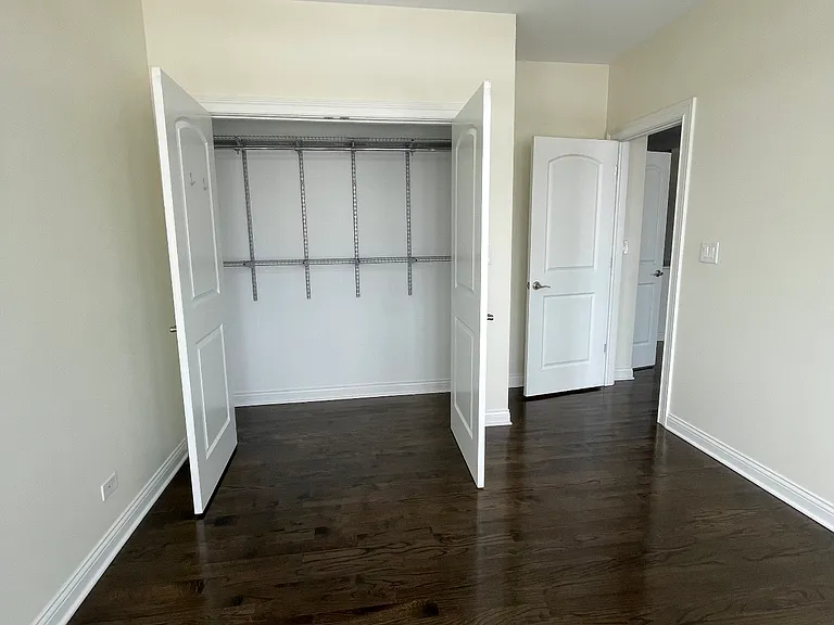 2943 N Rockwell St #202 — Photo 4