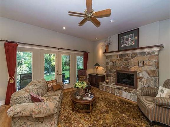 3rd image of 93 Stoney Ln