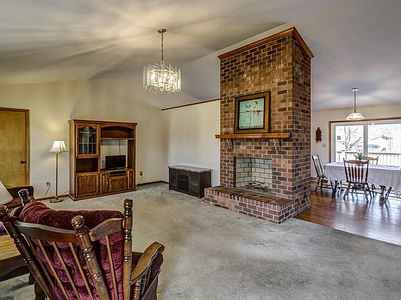 5th image of 1094 Queen Ann Ct